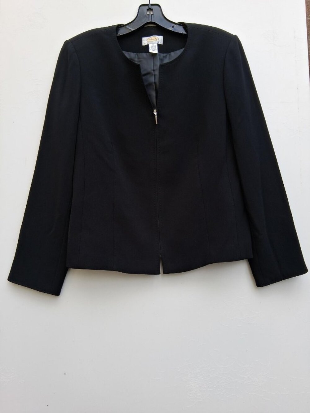 TALBOTS Petites elegant formal blazer with zipper closure, black (size 6)